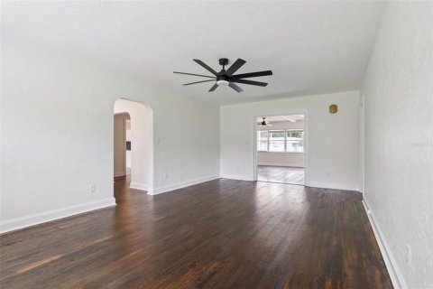 House in Sanford, Florida 3 bedrooms, 209.96 sq.m. № 2259314 - photo 6
