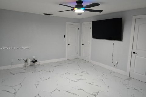 Casa en venta en Homestead, Florida, 6 dormitorios, 246.84 m2 № 1952019 - foto 20