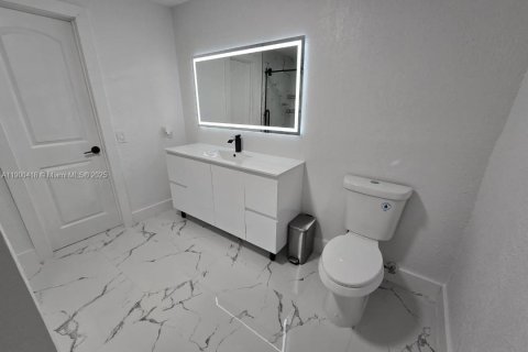 Casa en venta en Homestead, Florida, 6 dormitorios, 246.84 m2 № 1952019 - foto 24