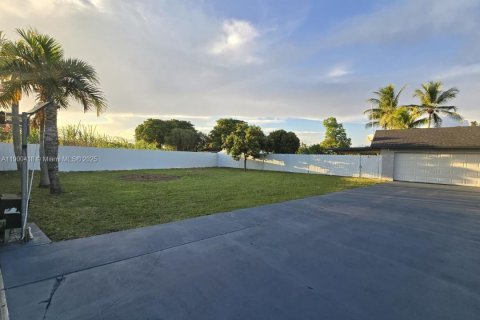 Casa en venta en Homestead, Florida, 6 dormitorios, 246.84 m2 № 1952019 - foto 5
