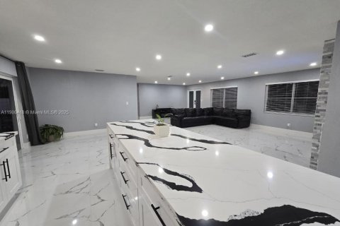 Casa en venta en Homestead, Florida, 6 dormitorios, 246.84 m2 № 1952019 - foto 10
