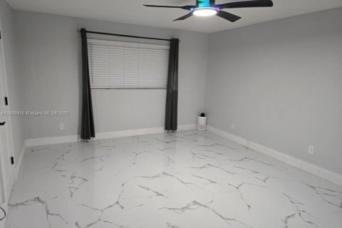 Casa en venta en Homestead, Florida, 6 dormitorios, 246.84 m2 № 1952019 - foto 19