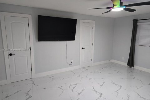 Casa en venta en Homestead, Florida, 6 dormitorios, 246.84 m2 № 1952019 - foto 18