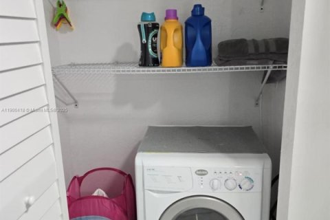 Casa en venta en Homestead, Florida, 6 dormitorios, 246.84 m2 № 1952019 - foto 26