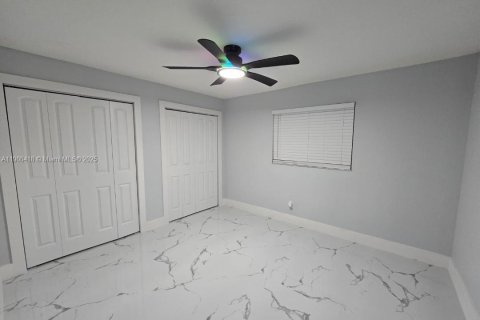 Casa en venta en Homestead, Florida, 6 dormitorios, 246.84 m2 № 1952019 - foto 15