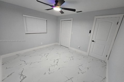 Casa en venta en Homestead, Florida, 6 dormitorios, 246.84 m2 № 1952019 - foto 17