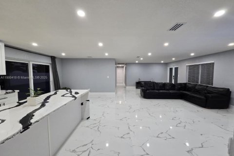 Casa en venta en Homestead, Florida, 6 dormitorios, 246.84 m2 № 1952019 - foto 13