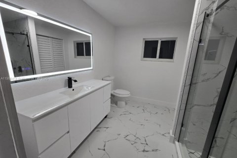 Casa en venta en Homestead, Florida, 6 dormitorios, 246.84 m2 № 1952019 - foto 23