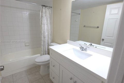 Condo in Coconut Creek, Florida, 2 bedrooms  № 2069365 - photo 27