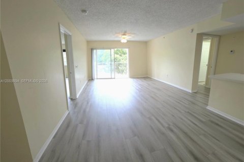 Condo in Coconut Creek, Florida, 2 bedrooms  № 2069365 - photo 10
