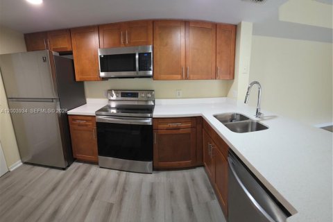 Condo in Coconut Creek, Florida, 2 bedrooms  № 2069365 - photo 4