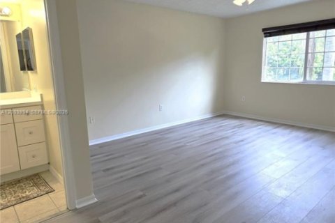 Condo in Coconut Creek, Florida, 2 bedrooms  № 2069365 - photo 16