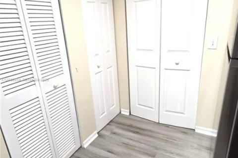 Condo in Coconut Creek, Florida, 2 bedrooms  № 2069365 - photo 12