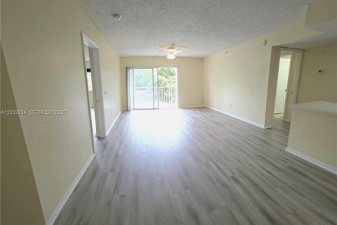 Condo in Coconut Creek, Florida, 2 bedrooms  № 2069365 - photo 8