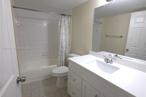 Condo in Coconut Creek, Florida, 2 bedrooms  № 2069365 - photo 28