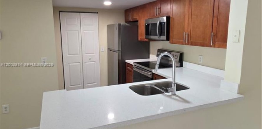 Condo in Coconut Creek, Florida, 2 bedrooms  № 2069365