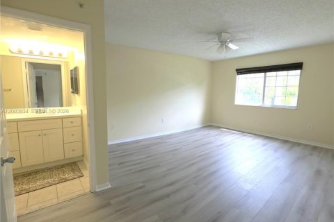 Condo in Coconut Creek, Florida, 2 bedrooms  № 2069365 - photo 17
