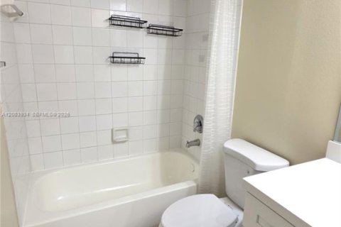 Condo in Coconut Creek, Florida, 2 bedrooms  № 2069365 - photo 23