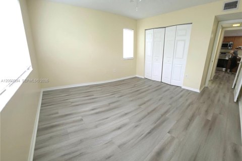 Condo in Coconut Creek, Florida, 2 bedrooms  № 2069365 - photo 25