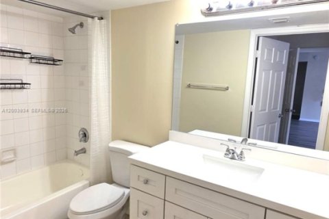 Condo in Coconut Creek, Florida, 2 bedrooms  № 2069365 - photo 22