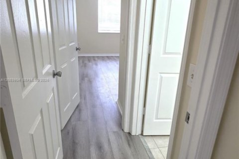 Condo in Coconut Creek, Florida, 2 bedrooms  № 2069365 - photo 29