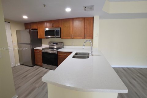 Condo in Coconut Creek, Florida, 2 bedrooms  № 2069365 - photo 2