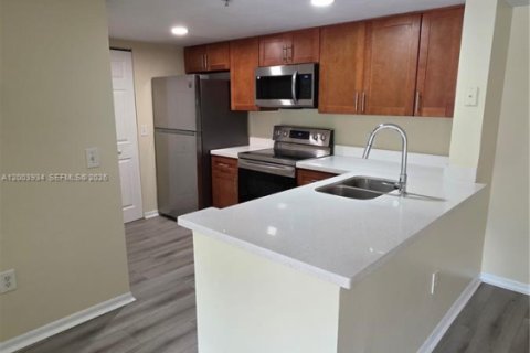 Condo in Coconut Creek, Florida, 2 bedrooms  № 2069365 - photo 13