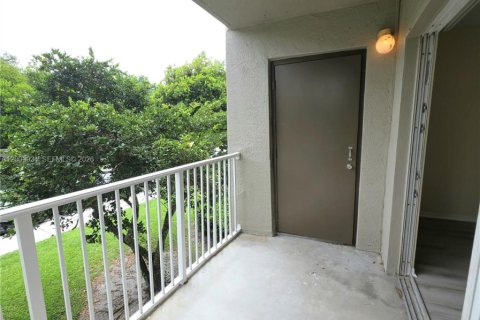 Condo in Coconut Creek, Florida, 2 bedrooms  № 2069365 - photo 30