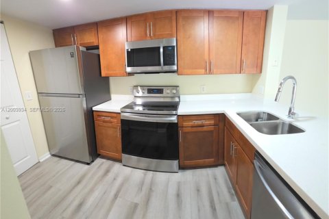 Condo in Coconut Creek, Florida, 2 bedrooms  № 2069365 - photo 7