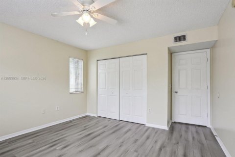 Condo in Coconut Creek, Florida, 2 bedrooms  № 2069365 - photo 26