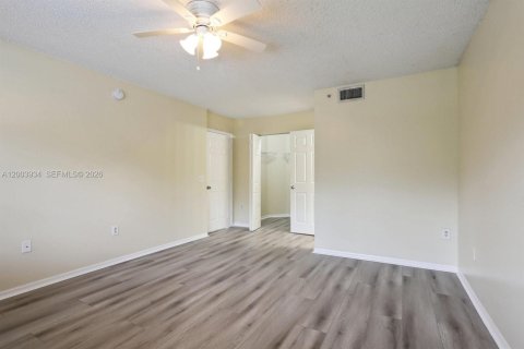 Condo in Coconut Creek, Florida, 2 bedrooms  № 2069365 - photo 15