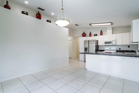Casa en venta en Tampa, Florida, 3 dormitorios, 137.22 m2 № 1563428 - foto 3