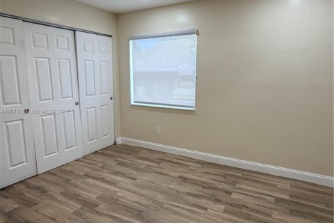 Villa ou maison à louer à Lauderhill, Floride: 3 chambres, 147.71 m2 № 2075158 - photo 17