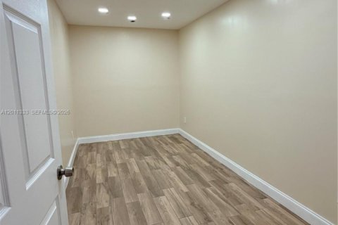 Villa ou maison à louer à Lauderhill, Floride: 3 chambres, 147.71 m2 № 2075158 - photo 8