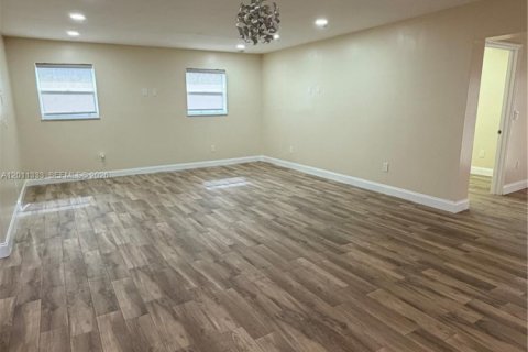 Villa ou maison à louer à Lauderhill, Floride: 3 chambres, 147.71 m2 № 2075158 - photo 4