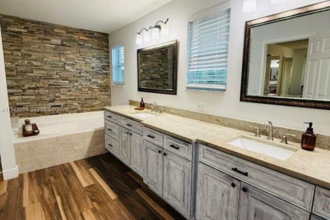 Снять в аренду виллу или дом в Уэстон, Флорида 4 спальни, 262.54м2, № 2004205 - фото 15