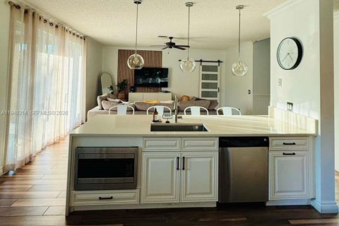 Снять в аренду виллу или дом в Уэстон, Флорида 4 спальни, 262.54м2, № 2004205 - фото 3