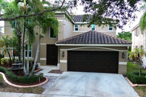 House in Weston, Florida 4 bedrooms, 262.54 sq.m. № 2004205