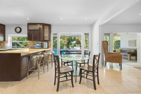 House in Southwest Ranches, Florida 4 bedrooms, 284.19 sq.m. № 1923216 - photo 8