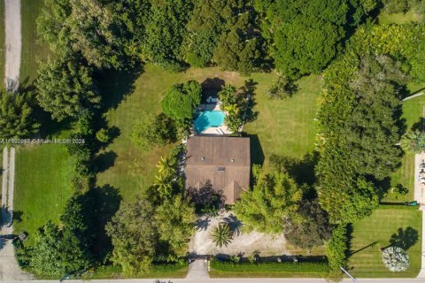 House in Southwest Ranches, Florida 4 bedrooms, 284.19 sq.m. № 1923216 - photo 2