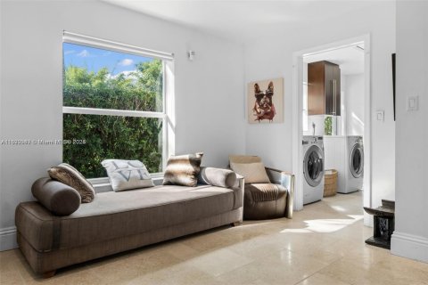 House in Southwest Ranches, Florida 4 bedrooms, 284.19 sq.m. № 1923216 - photo 15