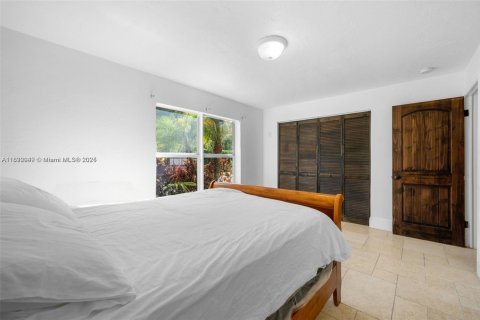 House in Southwest Ranches, Florida 4 bedrooms, 284.19 sq.m. № 1923216 - photo 23