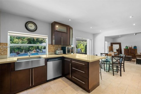 House in Southwest Ranches, Florida 4 bedrooms, 284.19 sq.m. № 1923216 - photo 10