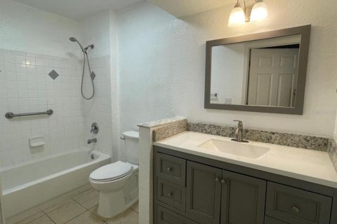 Condo in Altamonte Springs, Florida, 2 bedrooms  № 2220607 - photo 10
