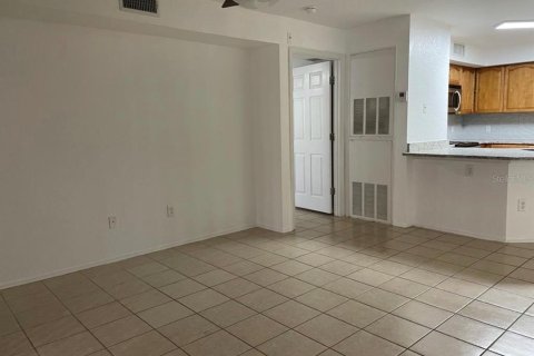 Condo in Altamonte Springs, Florida, 2 bedrooms  № 2220607 - photo 4