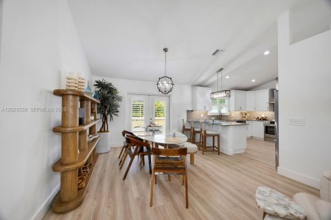Купить виллу или дом в Локсахатчи-Гроувс, Флорида 4 спальни, 217.39м2, № 2085411 - фото 12