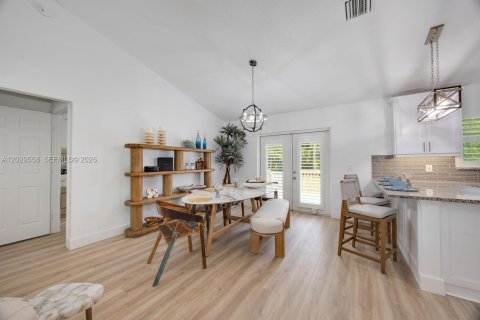 Купить виллу или дом в Локсахатчи-Гроувс, Флорида 4 спальни, 217.39м2, № 2085411 - фото 13