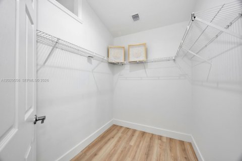 Купить виллу или дом в Локсахатчи-Гроувс, Флорида 4 спальни, 217.39м2, № 2085411 - фото 25