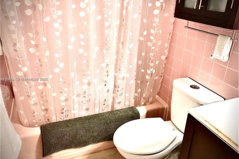 Copropriété à vendre à Hallandale Beach, Floride: 1 chambre, 58.06 m2 № 2066606 - photo 4