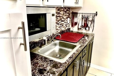 Copropriété à vendre à Hallandale Beach, Floride: 1 chambre, 58.06 m2 № 2066606 - photo 17